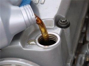 Какое масло заливать в двигатель?